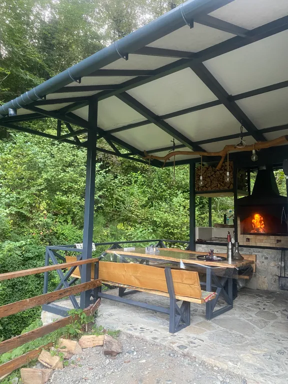 Уютный альфа домик в лесу