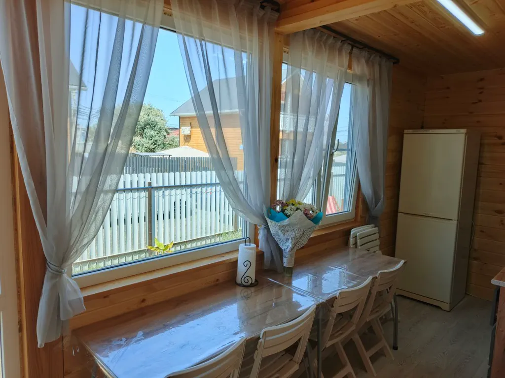 Дом с большим бассейном с видом на море