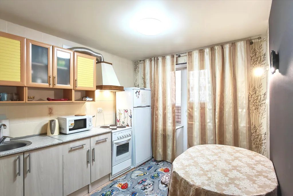 Просторная 1-к квартира у метро Безымянка — аренда посуточно в Самара