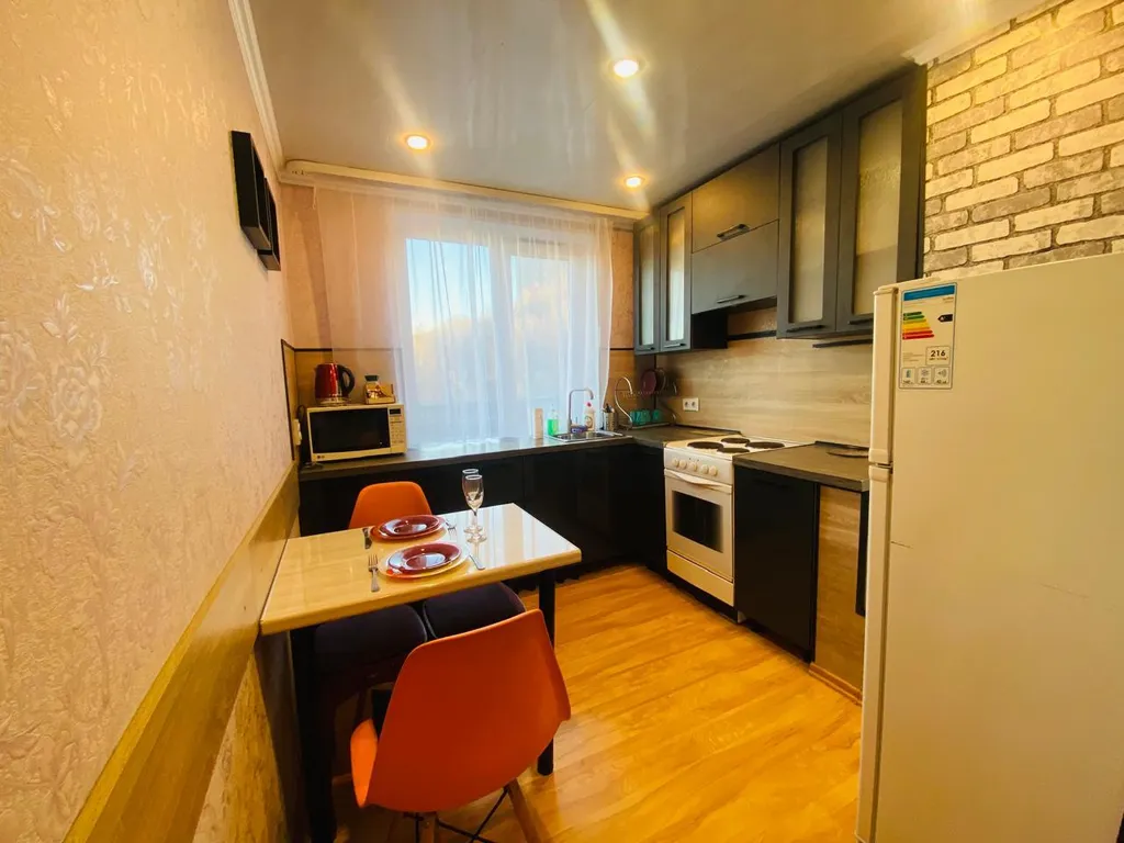 2-х комнатная квартира в Октябрьском районе, с балконом — аренда посуточно в Мурманск