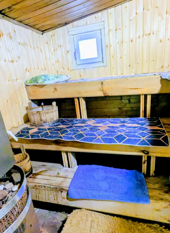 Коттедж Уютный домик с камином и бассейном — Глазово