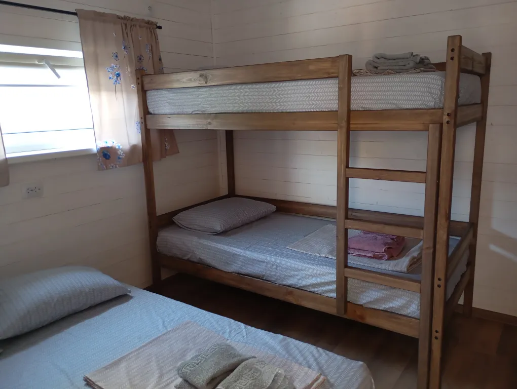 Отдельный двухкомнатный домик с кухней