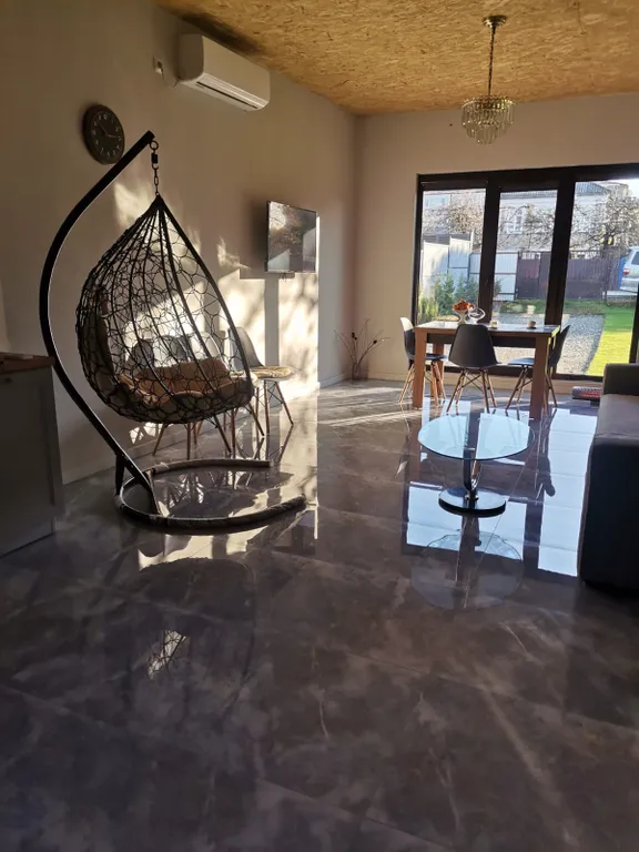 Дом под ключ с зелёной лужайкой и плодовыми насаждениями