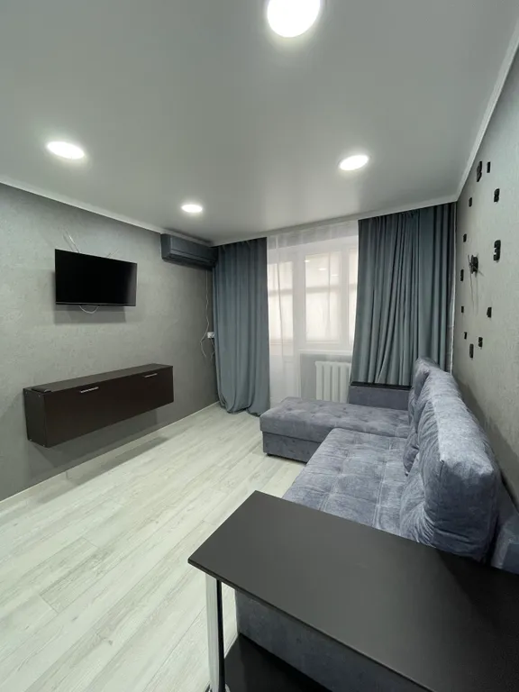 Компактная двушка в балконом и видом на сквер в районе АЭТЗ