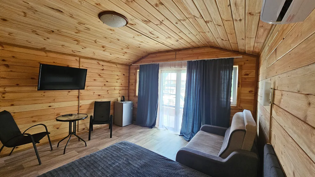 Летнее шале у бассейна