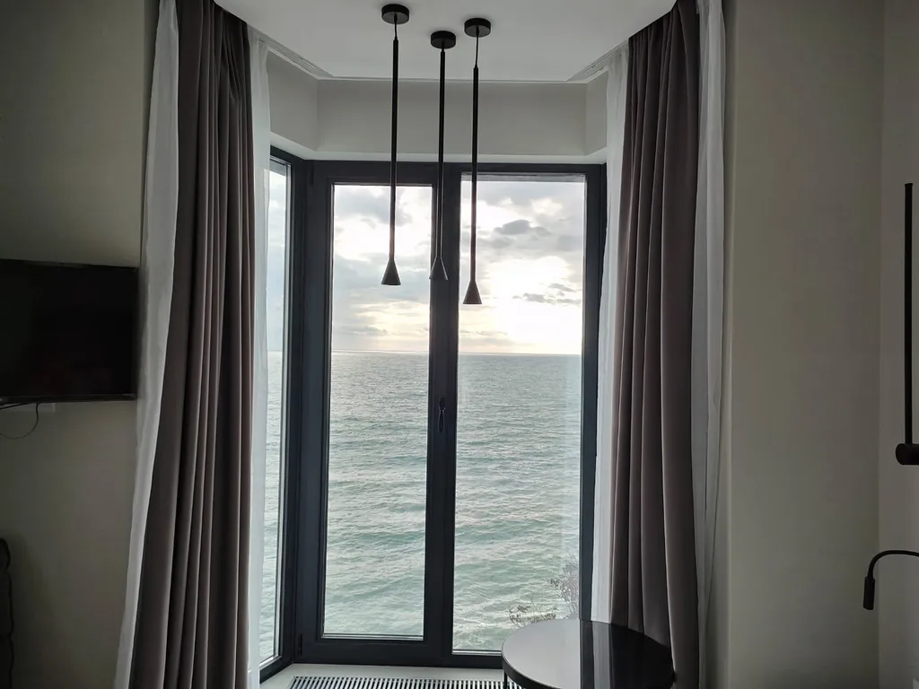 Апартамент с самым красивым прямым видом на море, двухкомнатный