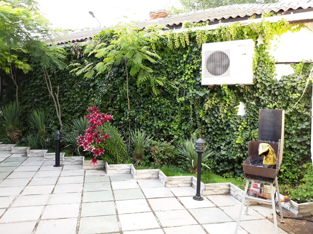 3 одинаковых коттеджа в одном закрытом дворе