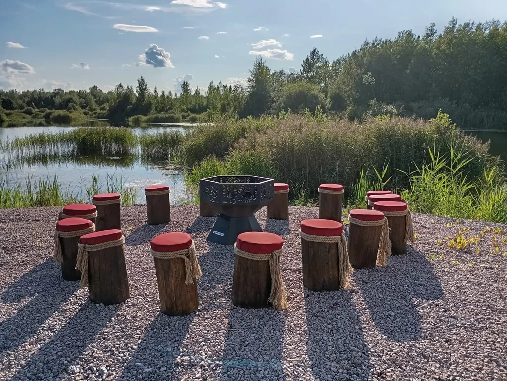 Дом отдыха на берегу озера