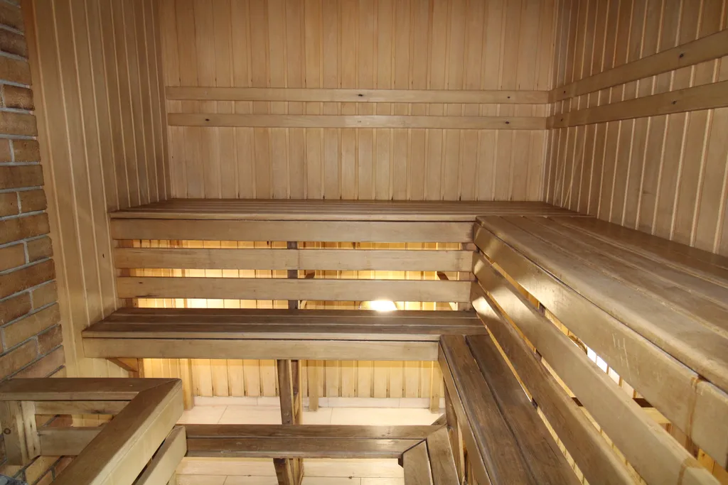 Дом для отдыха с сауной, бассейном, бильярдом