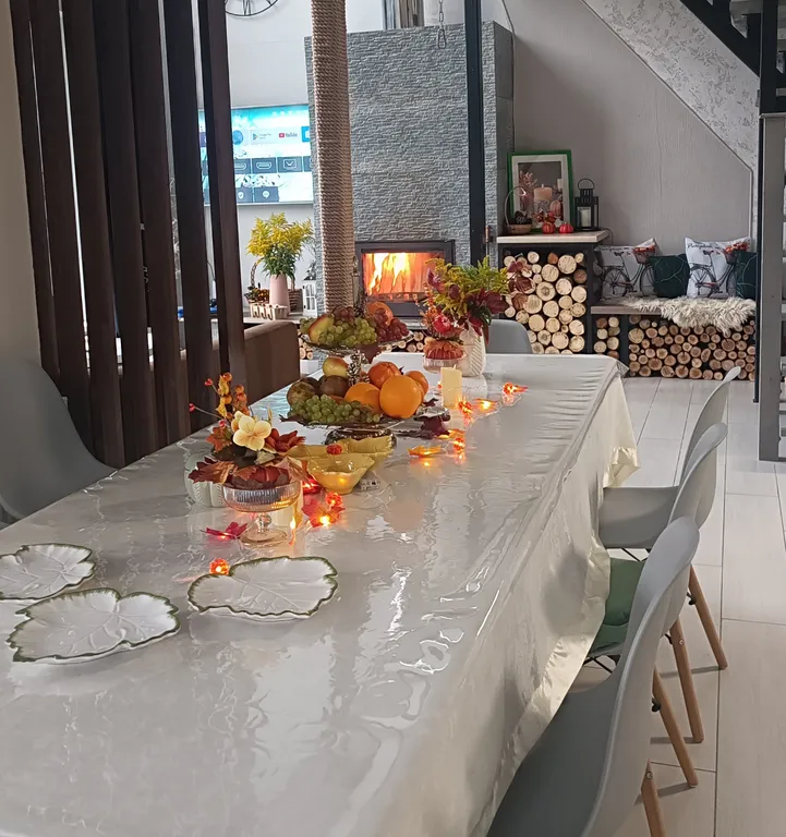 Большой уютный дом с камином