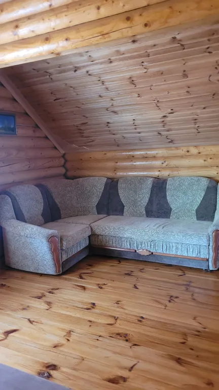 Деревянный домик возле моря