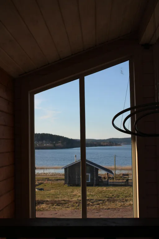 Большой дом с видом на озеро, 3 спальнями, сауной и детской площадкой