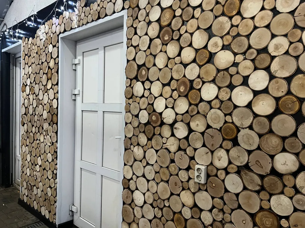 Уютное место отдыха для большой веселой компании с танцполом и баром