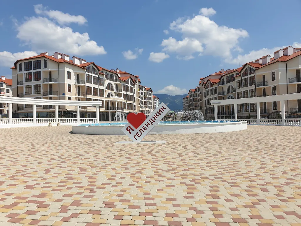 Шикарная 4-комнатная квартира у моря (Royal Apartment on Krymskaya 22)