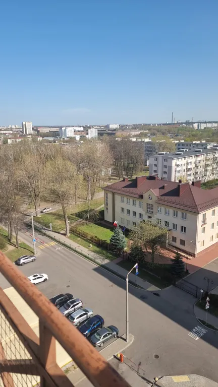 Просторная 2-х комнатная квартира недалеко от площади Победы в тихом центре