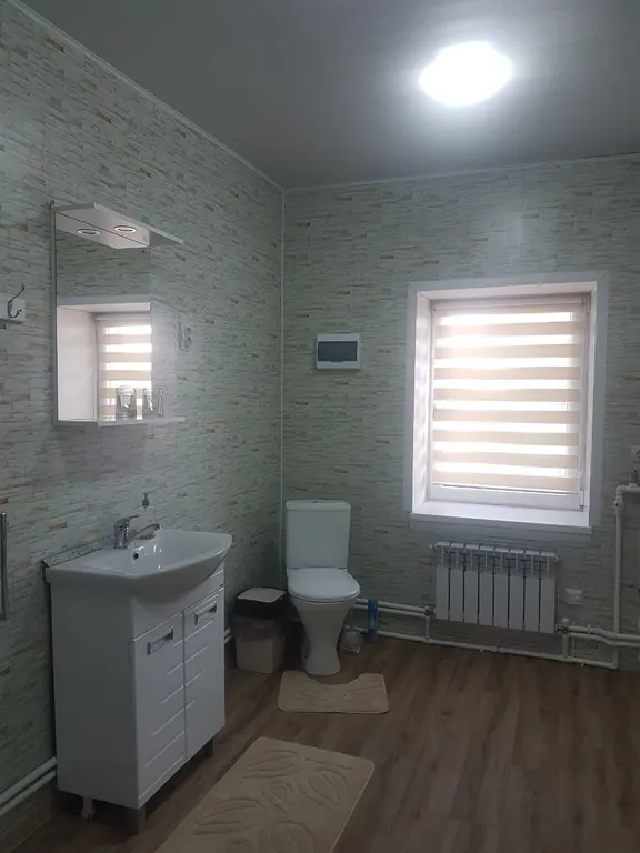 Уютный домик в деревне с верандой