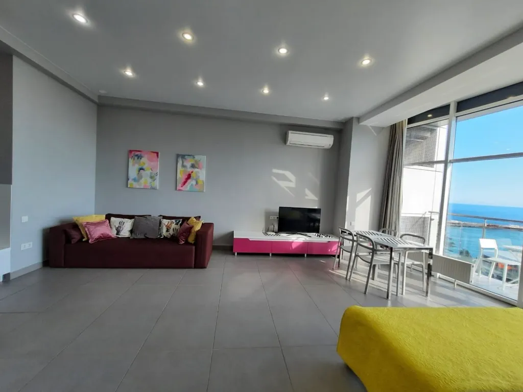 Апартаменты с видом на море на набережной Ялты в ЖК Бригантина