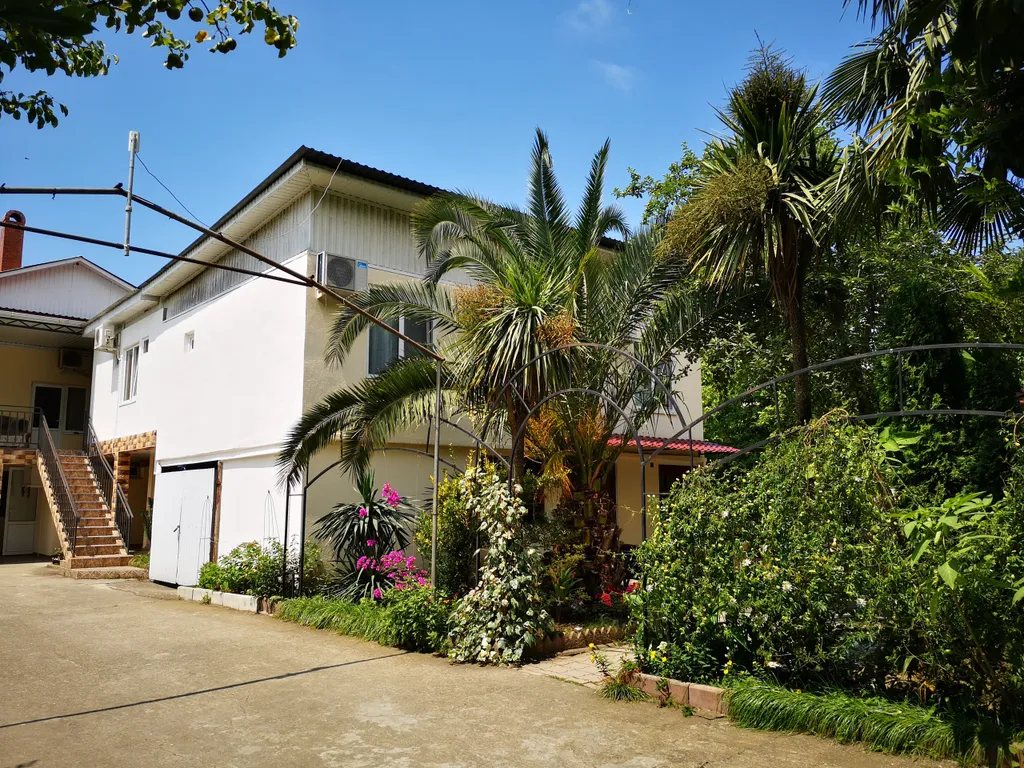 Двухкомнатные апартаменты с кухней, балконом и видом на горы