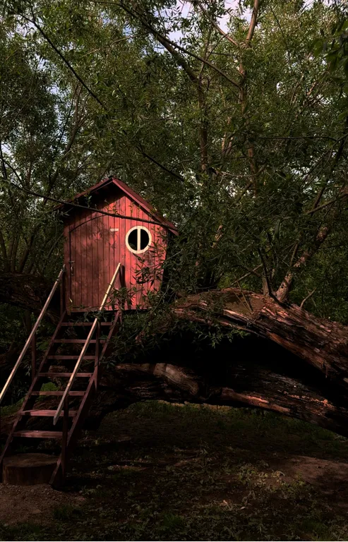 Агроусадьба с баней, на реке Птичь под Минском, с прудом