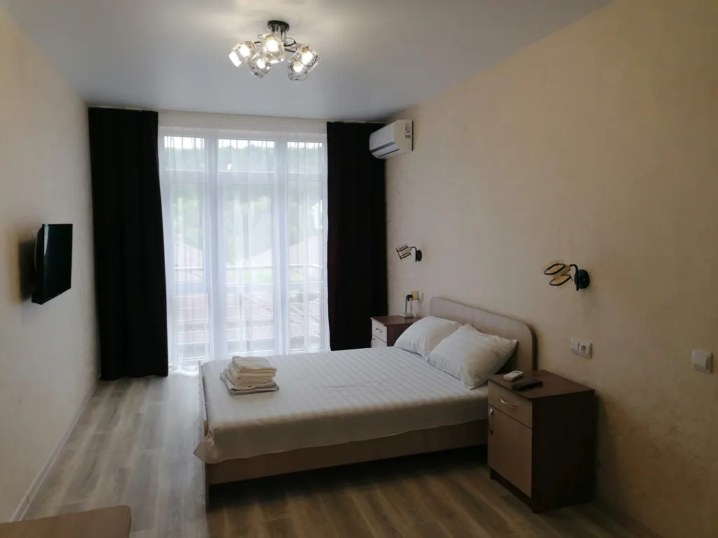 Комфортабельный двухкомнатный  номер с кухонной зоной