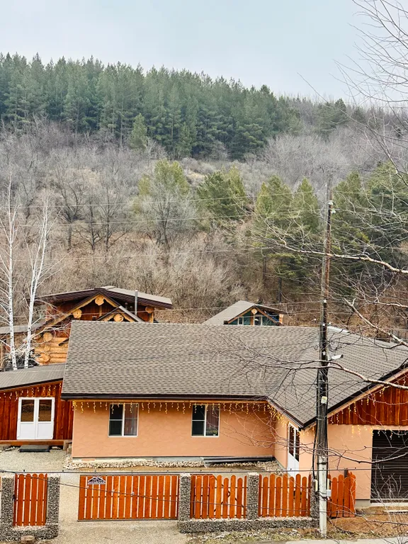 Гостевой дом и кедровая баня на Алтайской