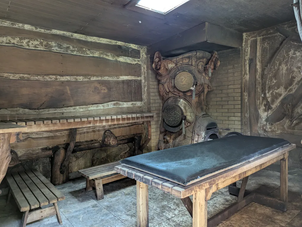 Сруб в заповедном лесу