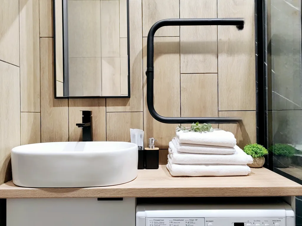 Полёт стрижа с залипательным видом и балконом