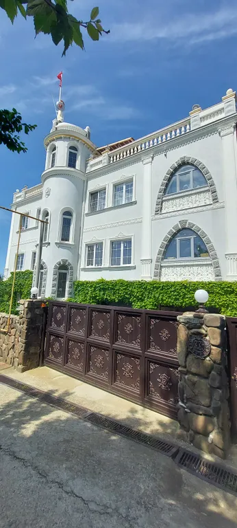 Апартаменты 2 в частном доме с тёплым бассейном у моря