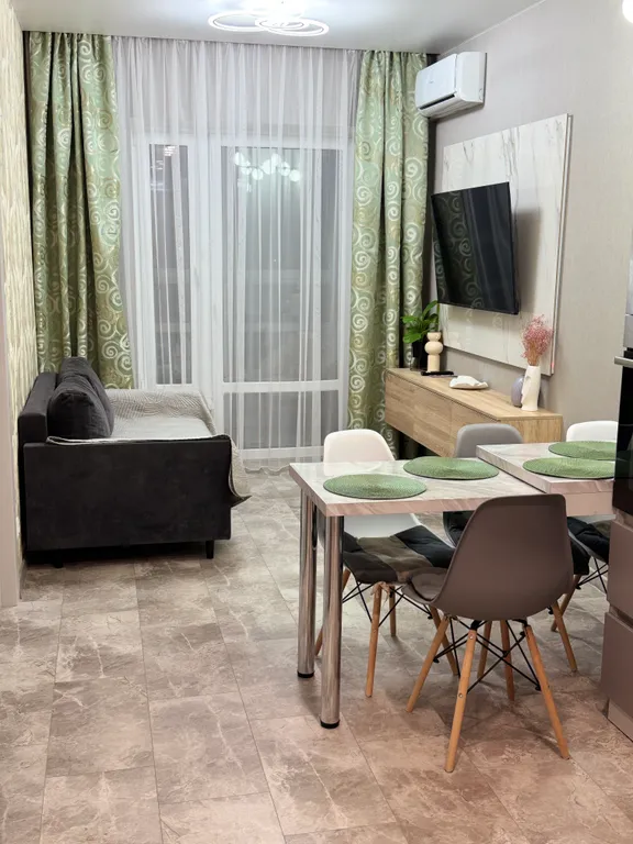 Уютная видовая современная квартира