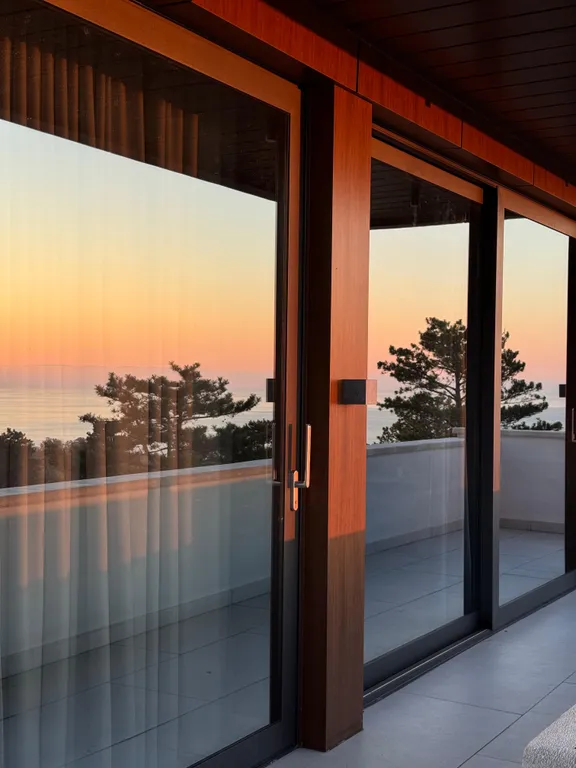 Gide villa посреди леса с видом на море