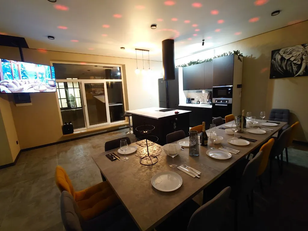 Дом с баней и бассейном на большую компанию