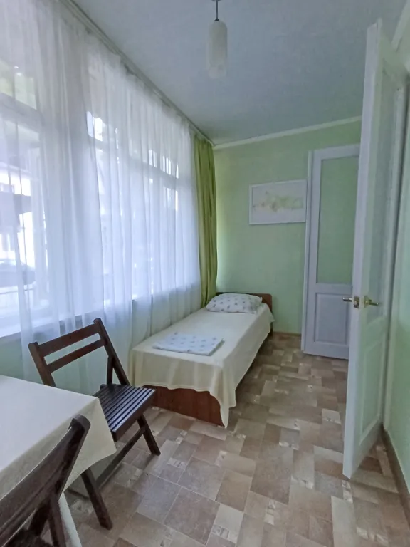 Уютная комната в старой гагре