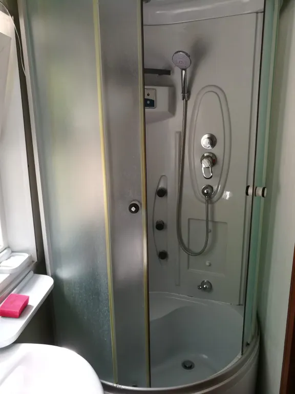 Утопающий в зелени уютный дом