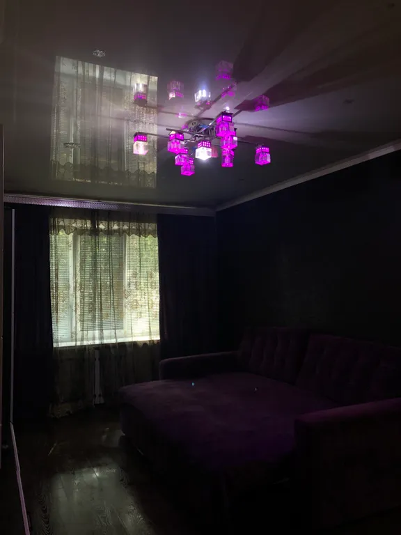 2-комнатная квартира в темных тонах с евроремонтом