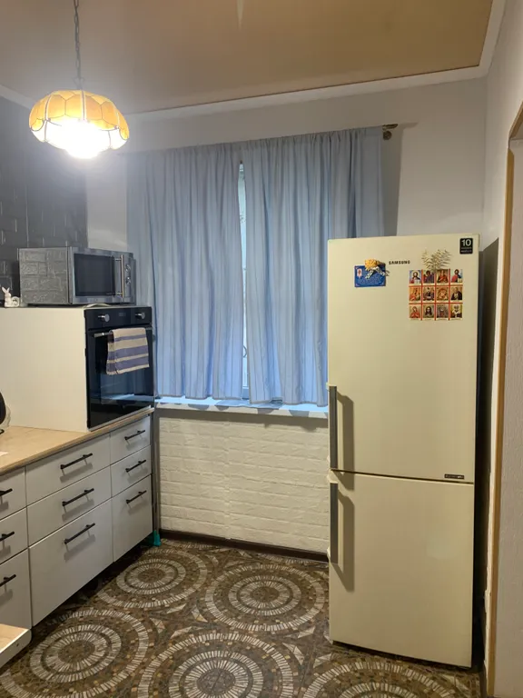 Просторная, уютная трёхкомнатная квартира в центре Пицунды