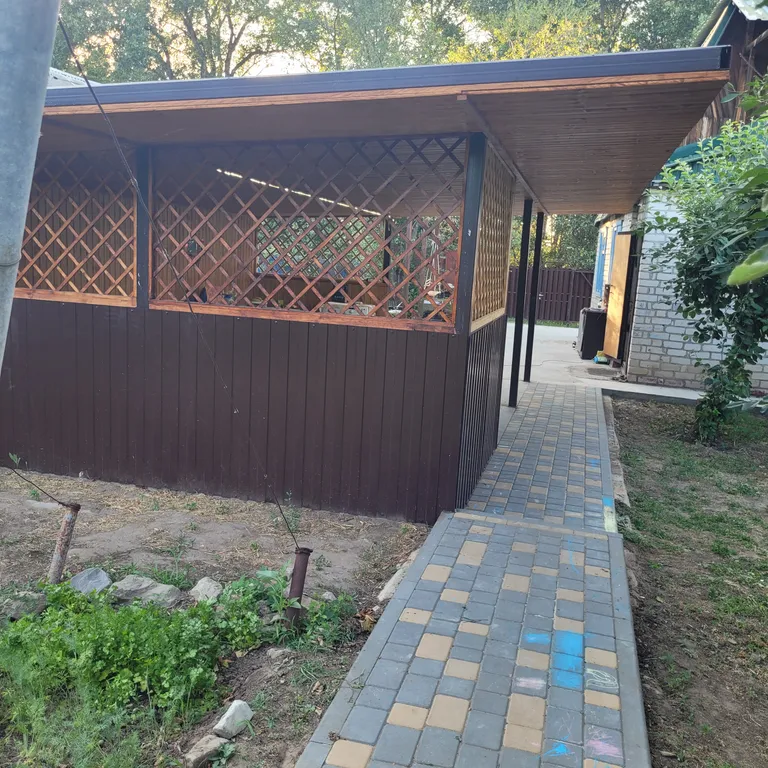 Дача с большой беседкой