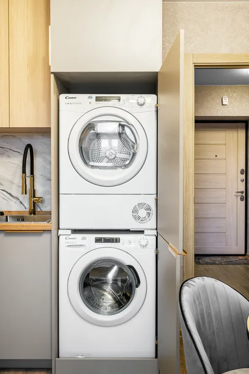 Солнечная 1-комнатная квартира на набережной Днепра