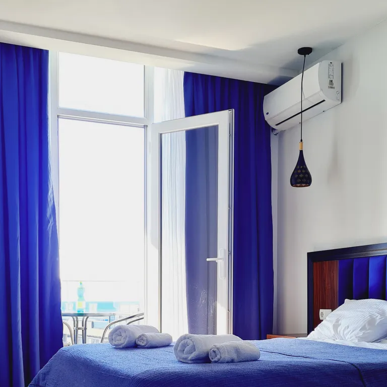 Студия с видом на море