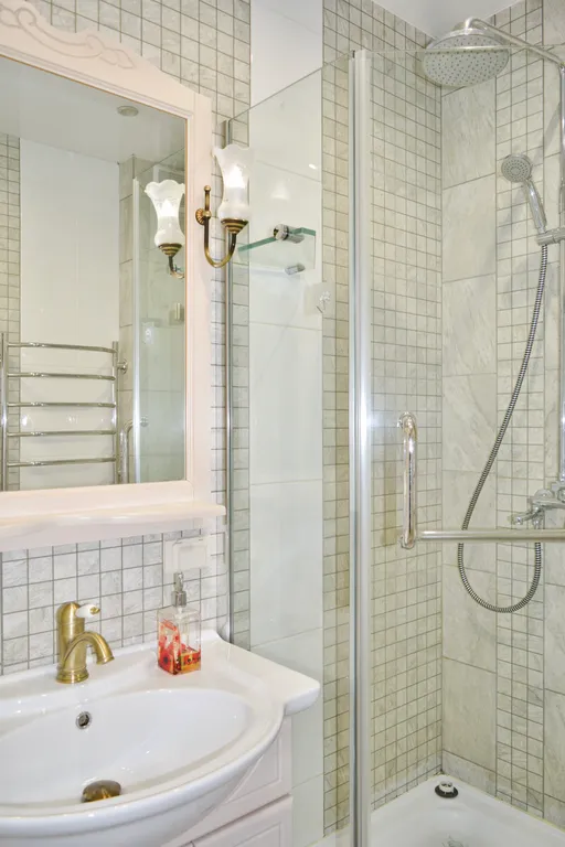 Апартаменты с панорамными окнами на залив