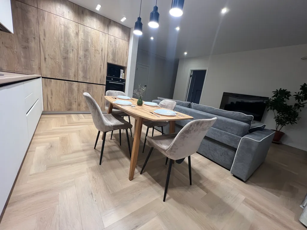 Четырёхкомнатные апартаменты рядом с парком якутова и ледовой ареной