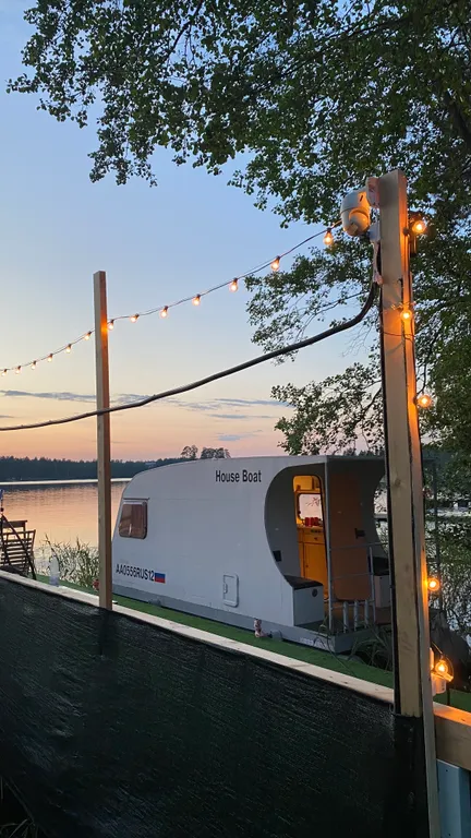 Дом на воде. Хаусбот. Озеро Таир.