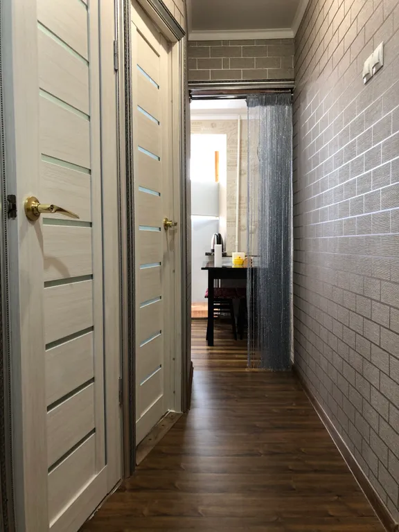 Уютная светлая квартира в лесу среди гор