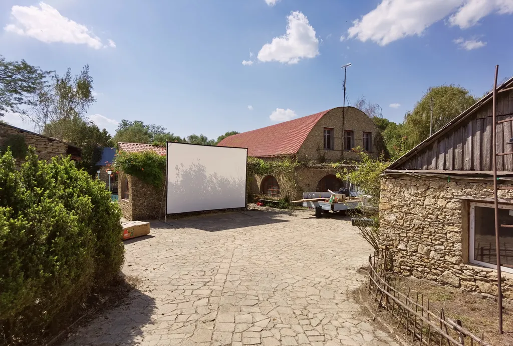 Уютный домик с баней на территории Тихого пруда