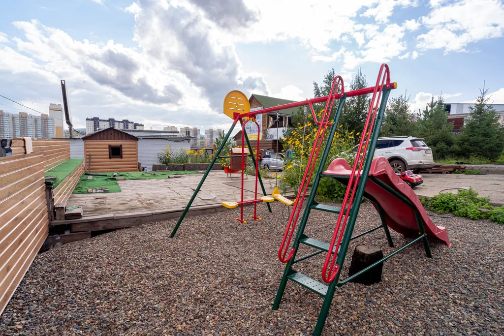 Уютный коттедж с террасой рядом с озером Парк кафе