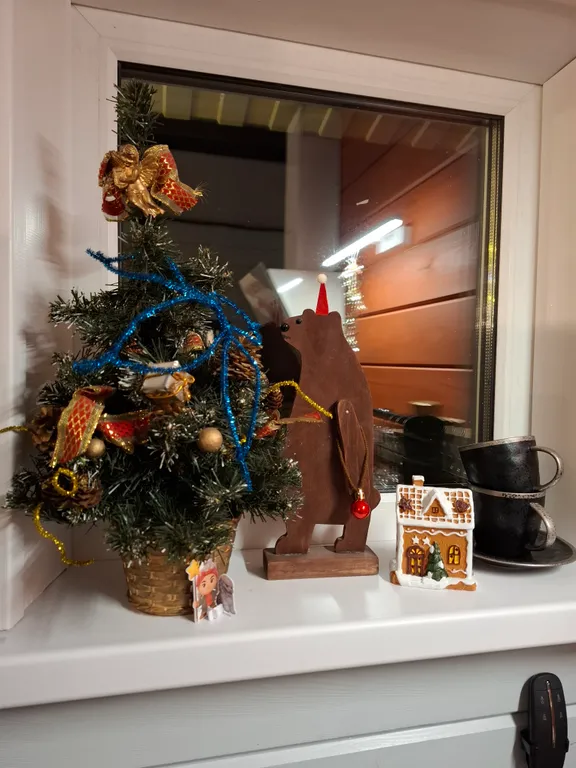 Дом в лесу с большой террасой