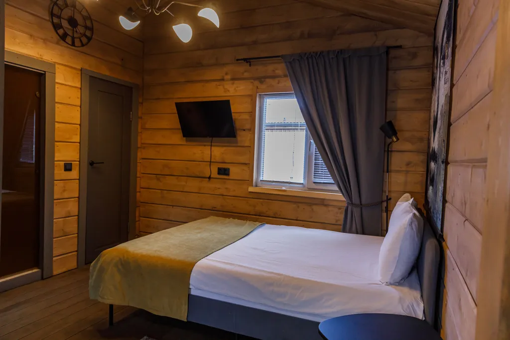 Уютный коттедж для двоих у реки в центре