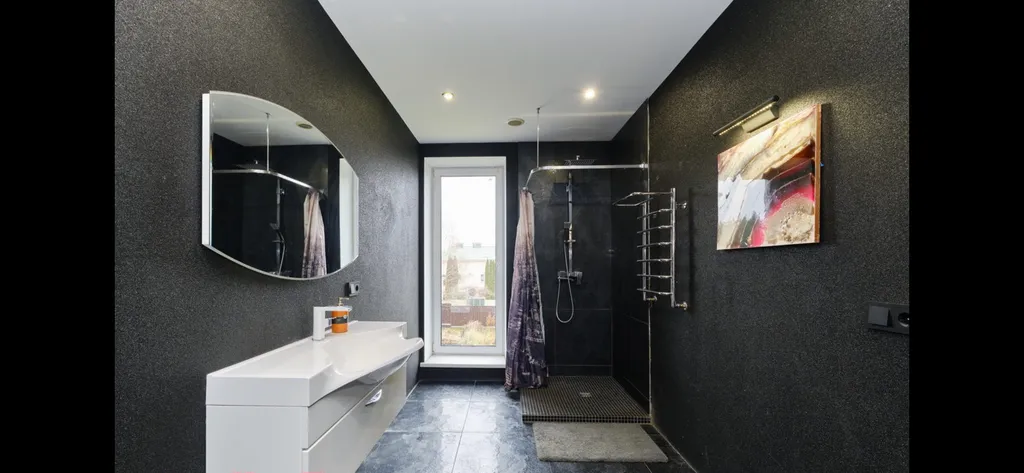 Современный коттедж в 12 км от Минска с плавательным озером, баней