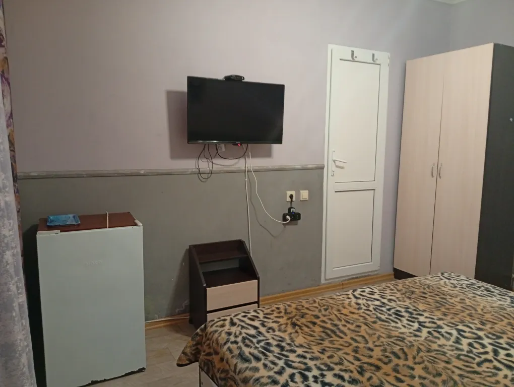 с одной двуспальной или 2 односпальными кроватями и доп спальным мест