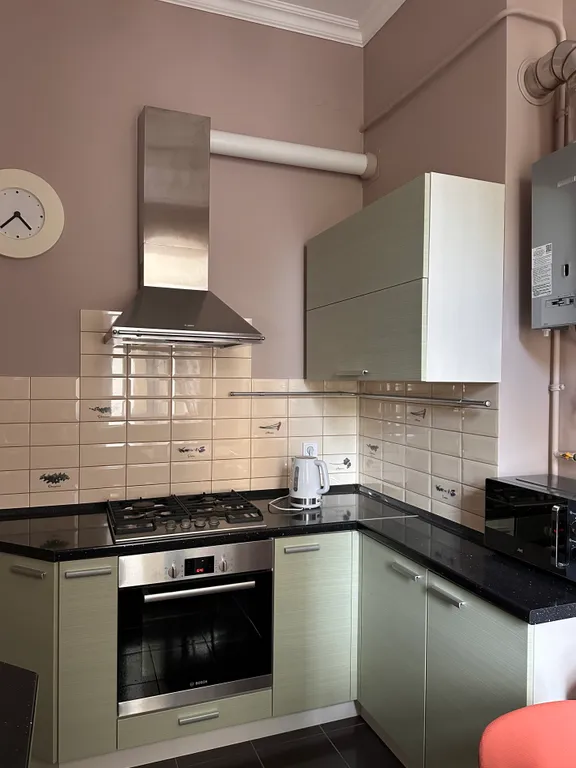 Великолепная большая историческая квартира