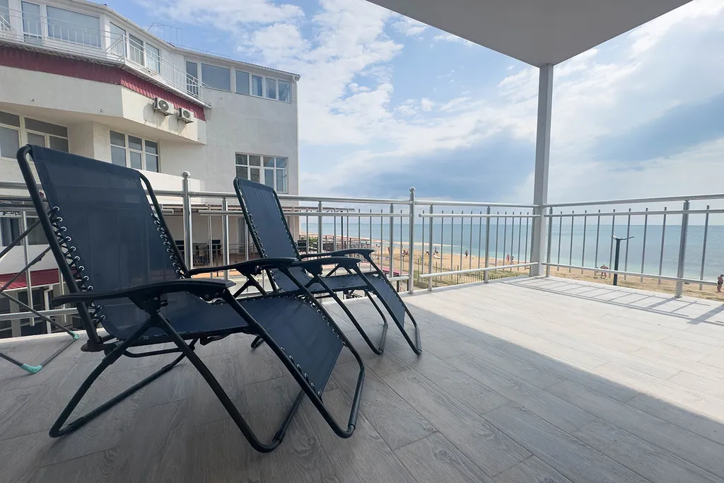 Апартаменты у моря с большой террасой и видом на рассвет